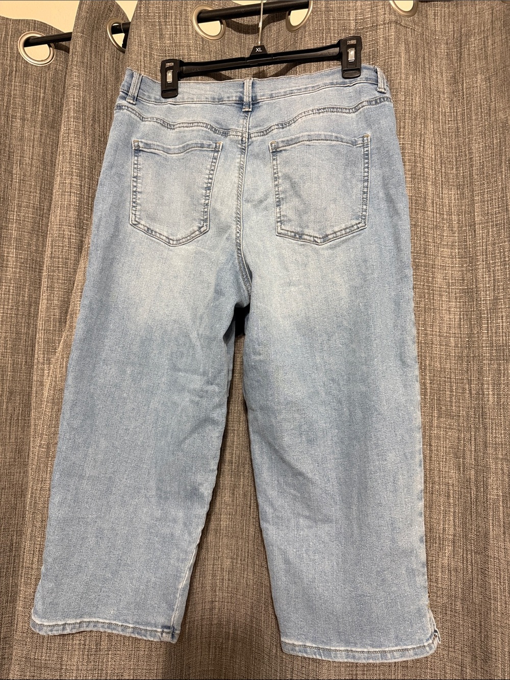 Gloria Vanderbilt Light Blue Capri Straight Jeans - Picture 2 of 5